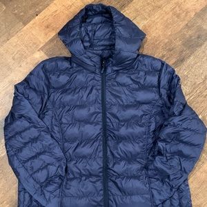 Women’s navy blue Heat Keep packable jacket.